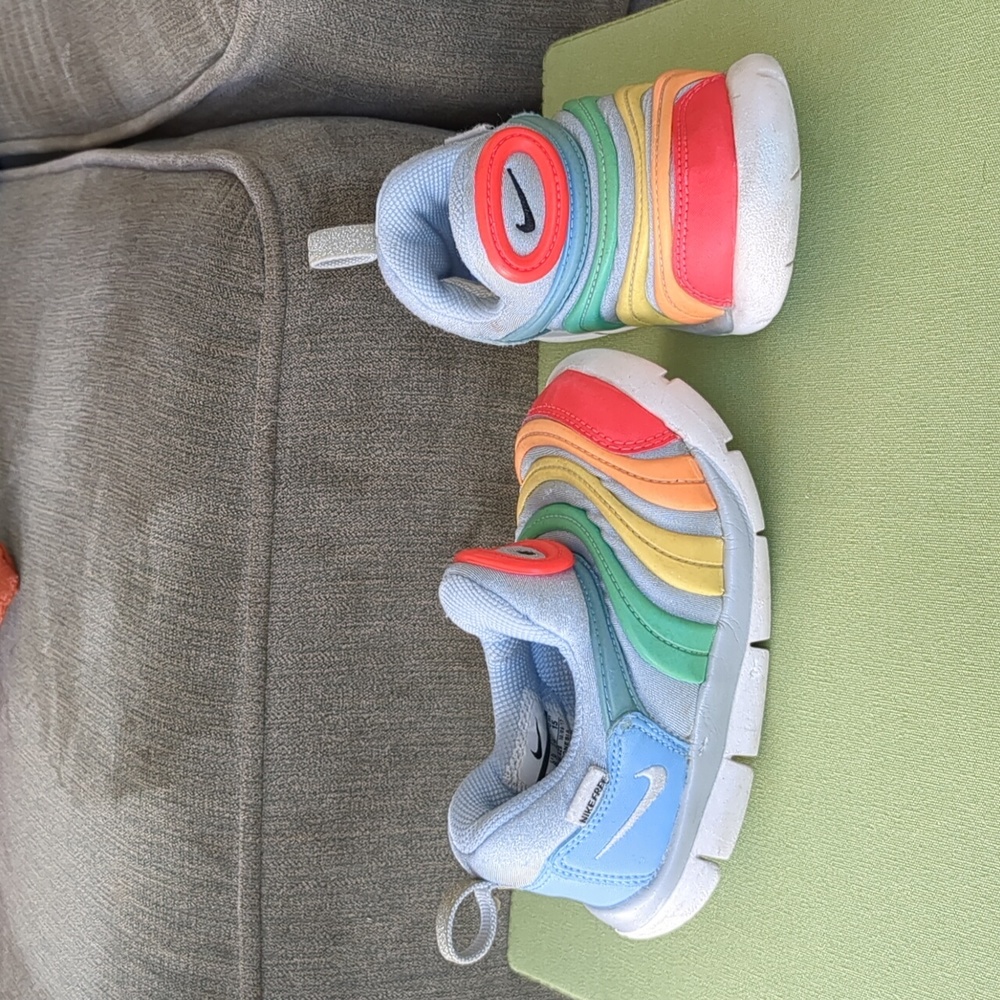 Nike Dynamo slip on shoes